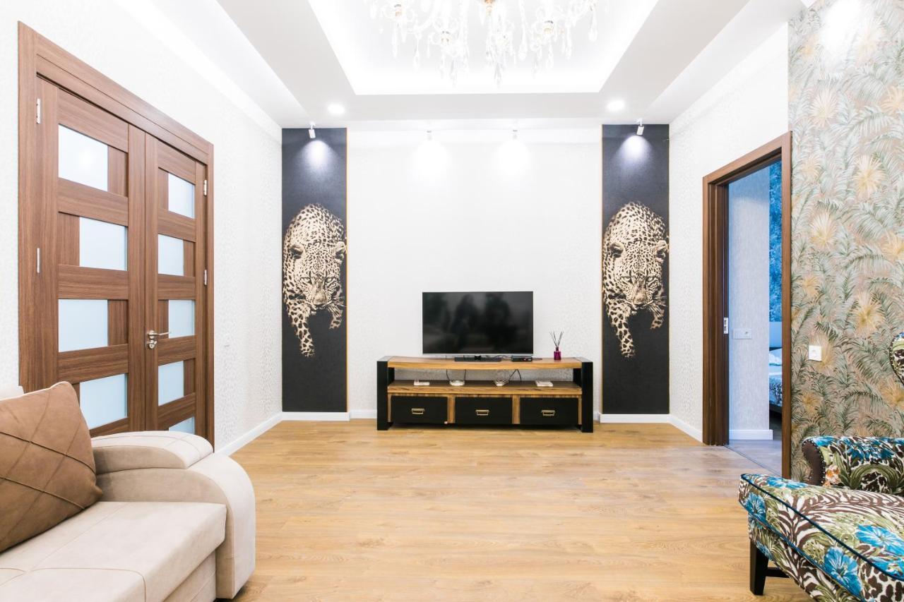 Sweet Home 6 Vip At Rustaveli Avenue 第比利斯 外观 照片